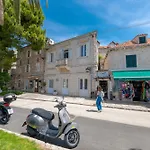 度假居 Located House 'porat' *