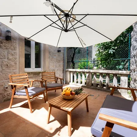 Located House 'porat' Holiday home