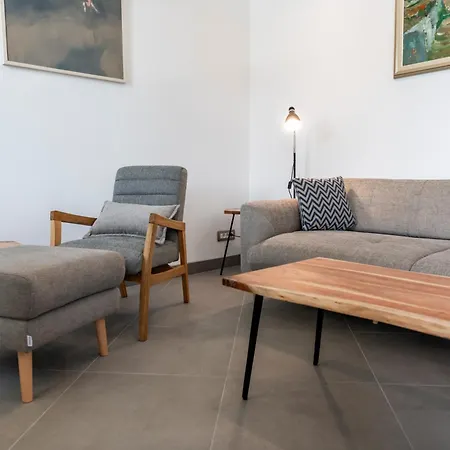Located House 'porat' Ferienhaus *