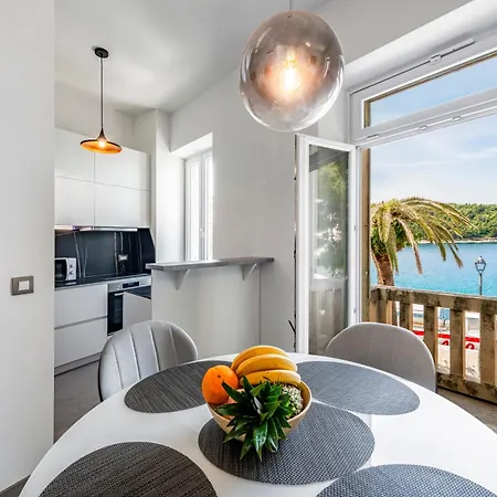Located House 'porat' Ferienhaus *