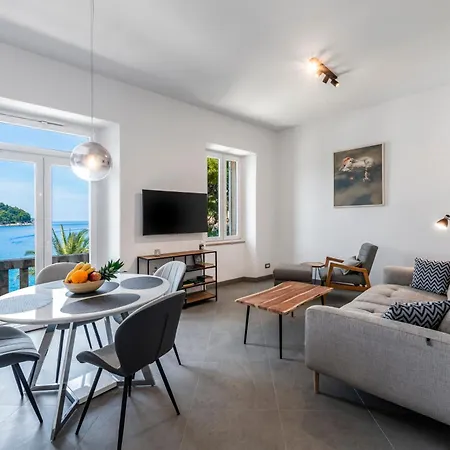 Located House 'porat' Holiday home